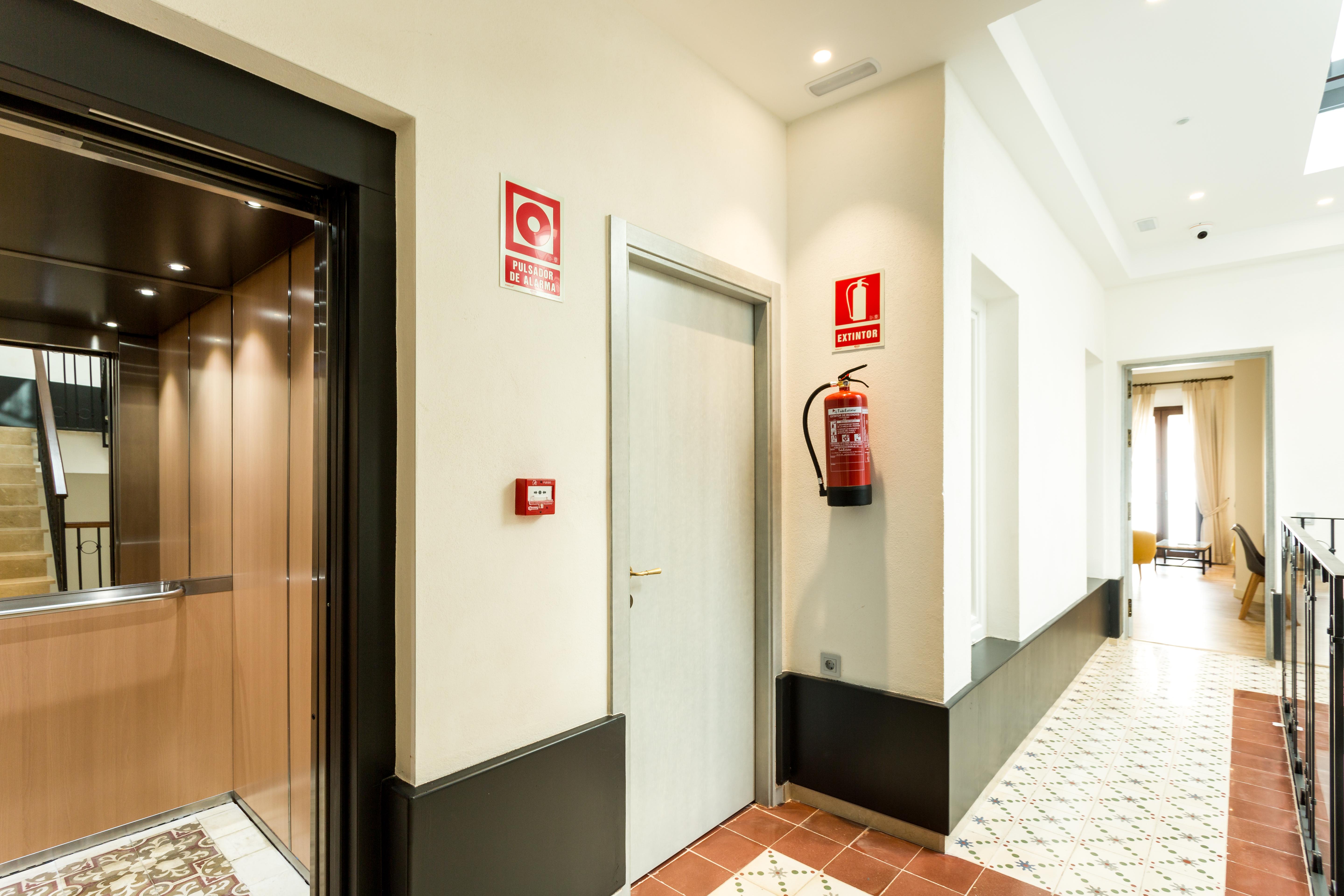 Apartamentos Lanza Sevilla Bagian luar foto